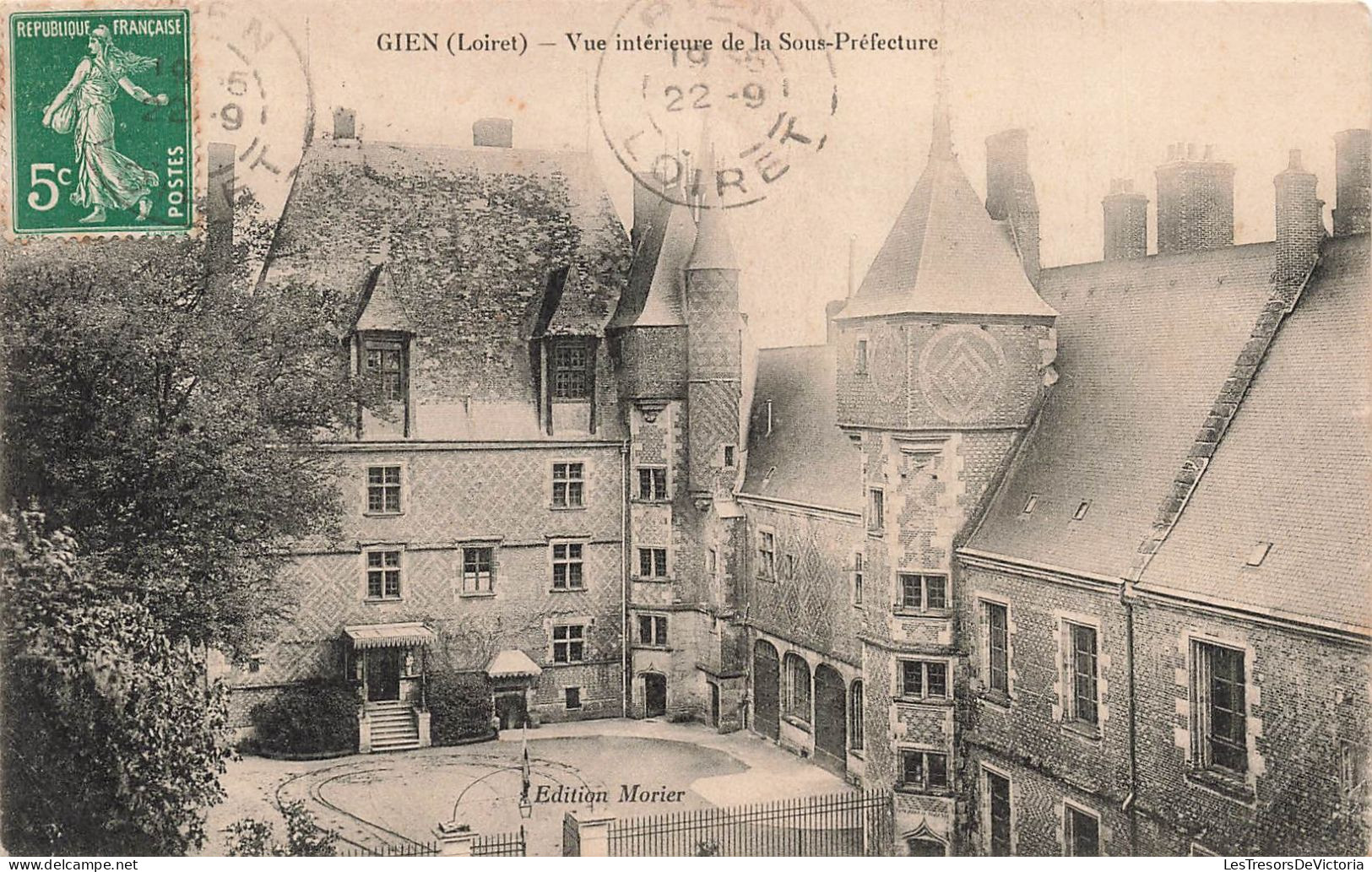 FRANCE - Gien - Vue Intérieure De La Sous Préfecture - Carte Postale Ancienne - Gien