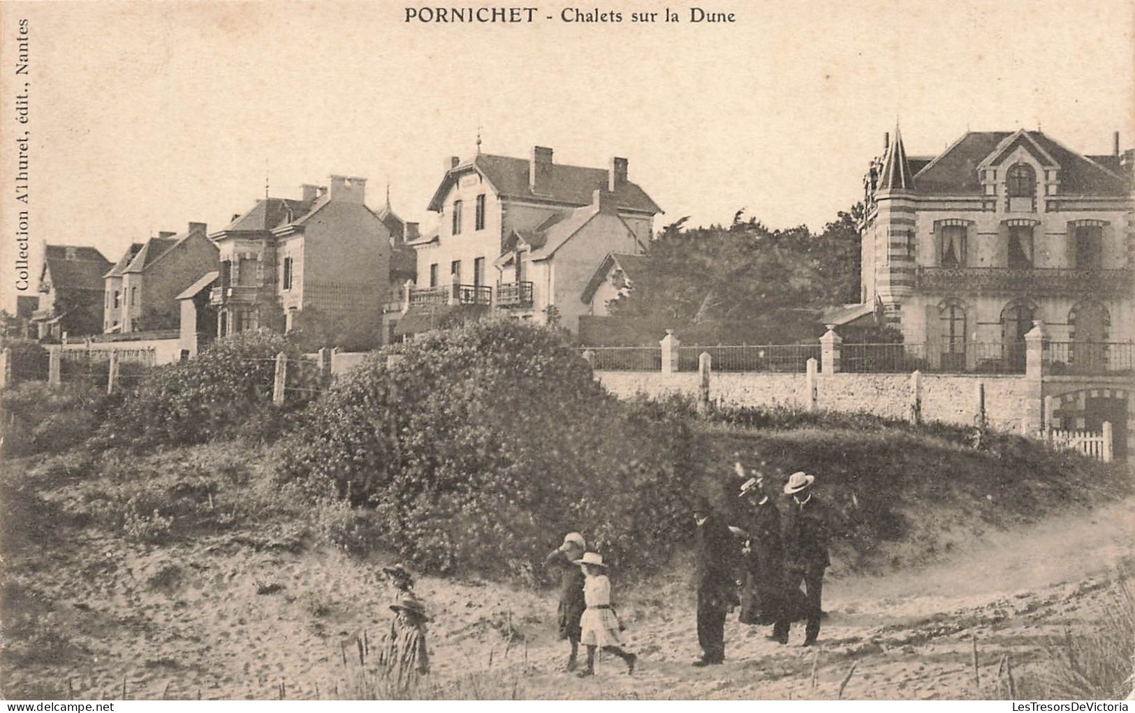 FRANCE - Pornichet - Chalet Sur La Dune - Une Famille En Promenade -  Carte Postale Ancienne - Pornichet