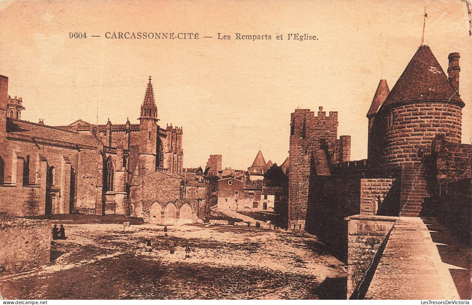 FRANCE - Carcassonne - Cité - Les Remparts Et L'église - Carte Postale Ancienne - Carcassonne