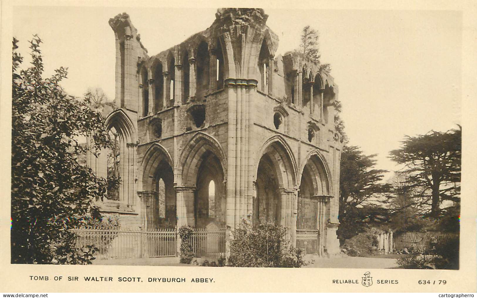 United Kingdom England Dryburgh Abbey Tomb Of Sir Walter Scott - Andere & Zonder Classificatie