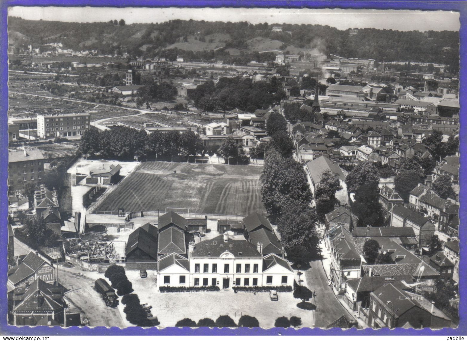 Carte Postale 76. Le Petit-Quevilly  Stade De Football Et Mairie  Vue D'avion Très Beau Plan - Le Petit-Quevilly