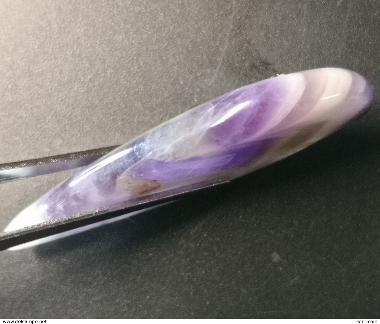 Cabochon Améthyste à Chevrons Ou Dentelle Naturelle Du Brésil  - 22.5 Carats (4.5 Grammes) - 37.5 X 17 X 5 Mm - Amethyst