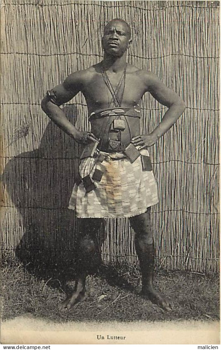 Thèmes Div -ref-UU524- Lutte - Un Lutteur Africain - Lutteurs - Afrique - Sports - Ethnologie - - Wrestling