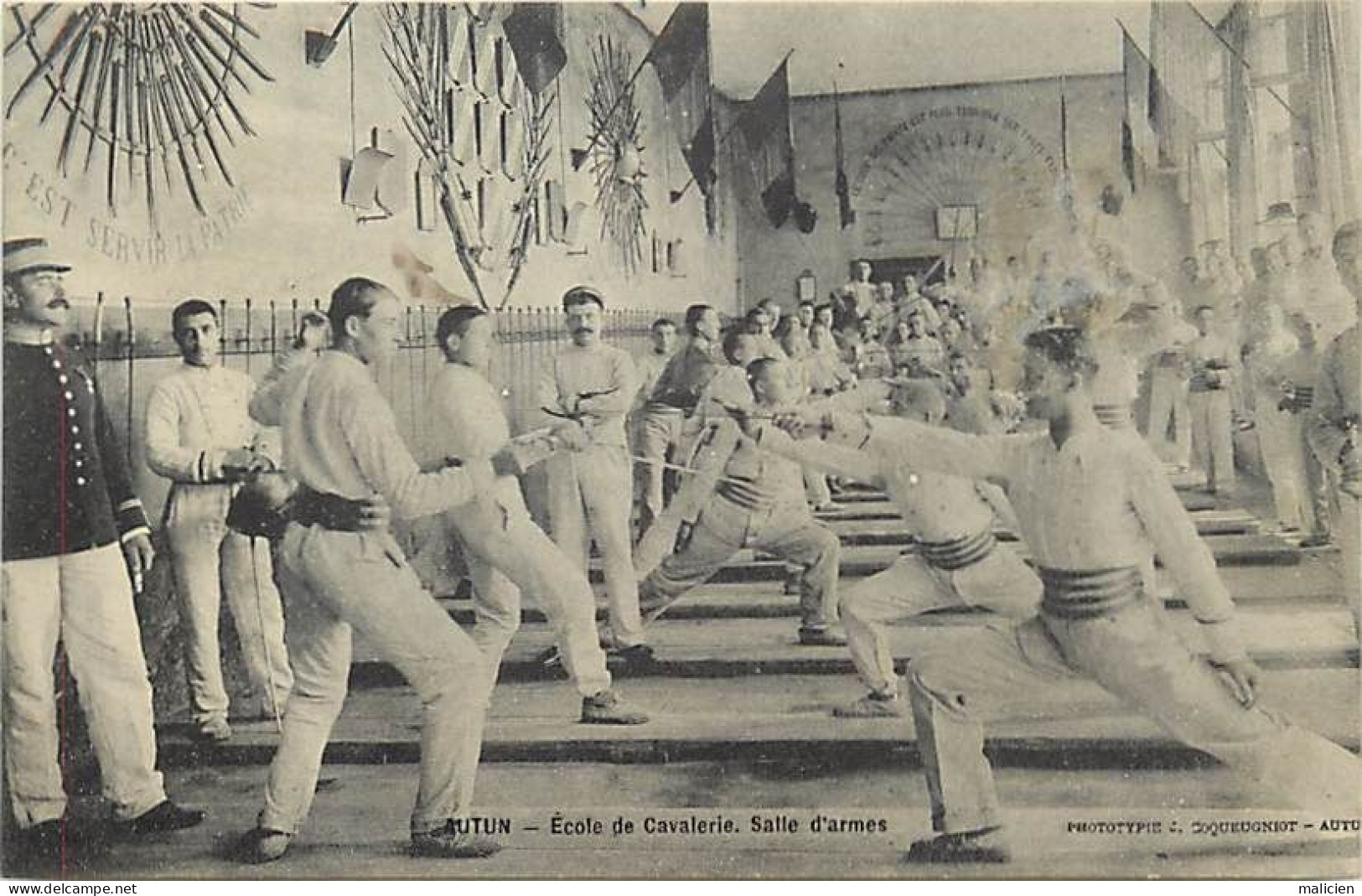 Thèmes Div -ref-UU522- Sports - Escrime - Escrimeurs - Salle D Armes - Ecole De Cavalerie - Autun - Saône Et Loire - - Schermen