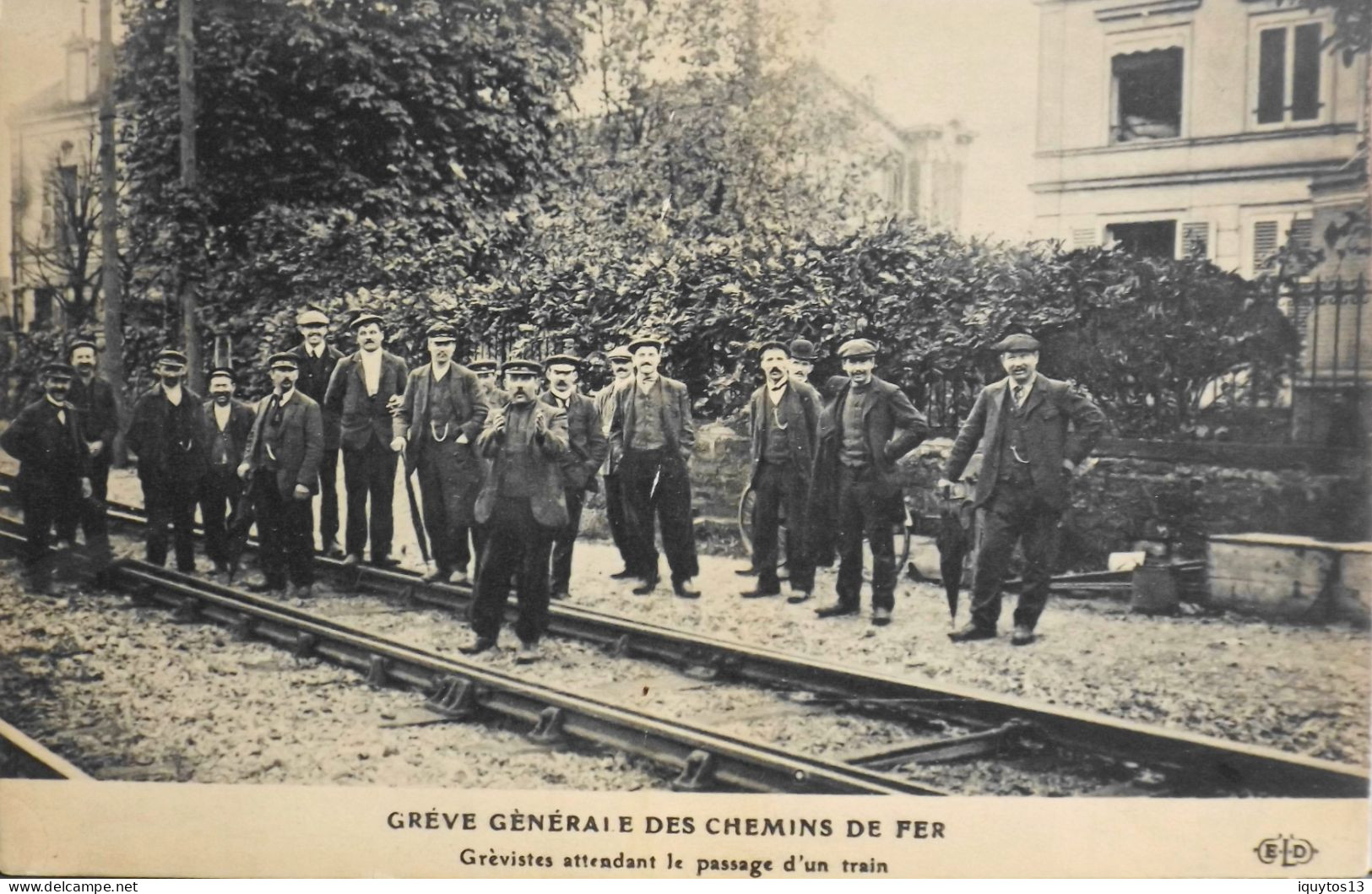 CPA - Evénements > PARIS OCTOBRE 1910 - GREVE GENERALE Des CHEMINS De FER - Les Grévistes - TBE - Grèves