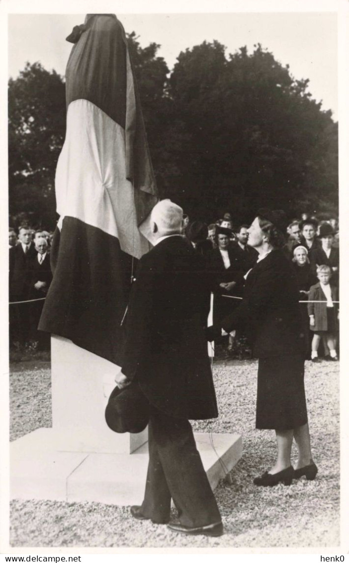 Putten Koningin Juliana Onthult Het Herdenkingsmonument Op 1 Oktober 1949 K6797 - Putten