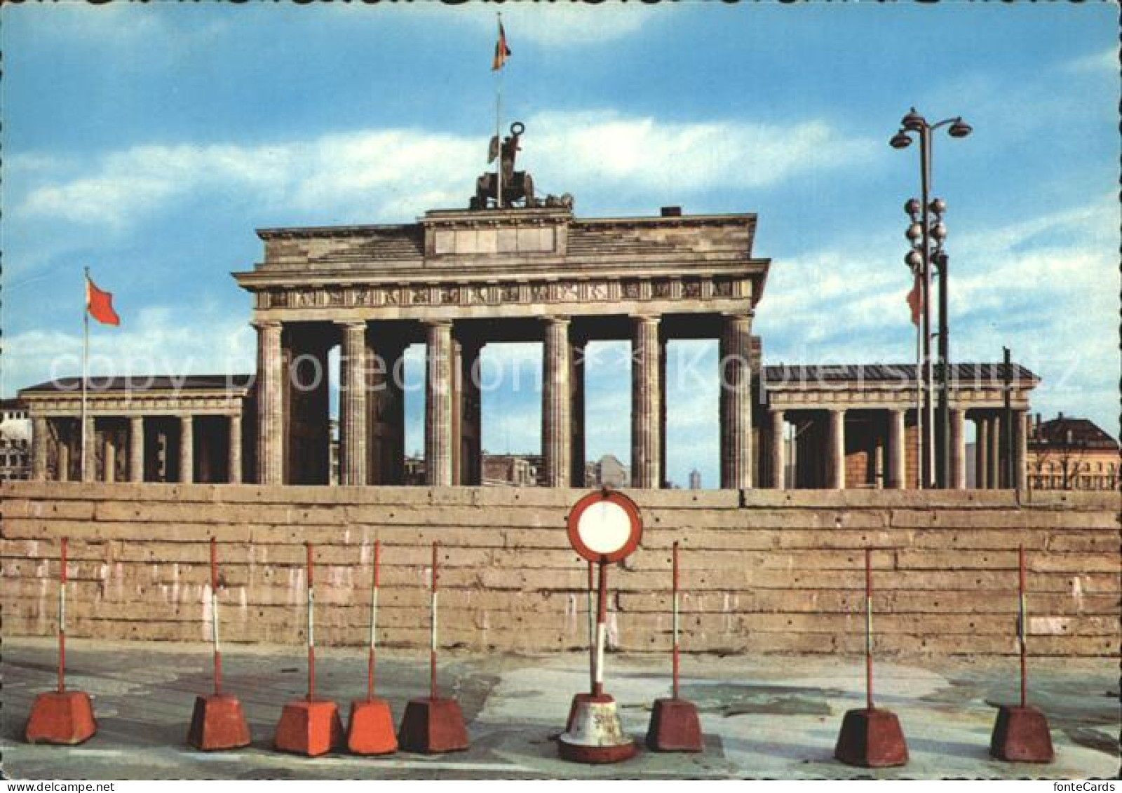72257472 Brandenburgertor Mauer Berlin  Brandenburgertor - Brandenburger Deur