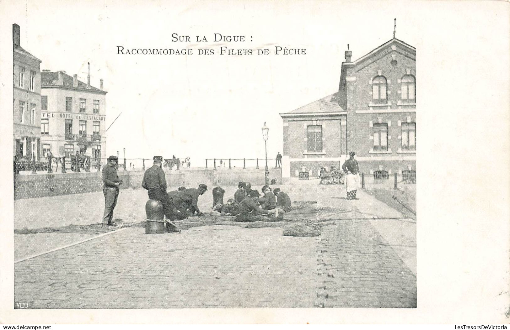 BELGIQUE - Ostende - Sur La Digue - Racommodage Des Filets De Pêche - Hôtel De L'Estacade - Carte Postale Ancienne - Oostende