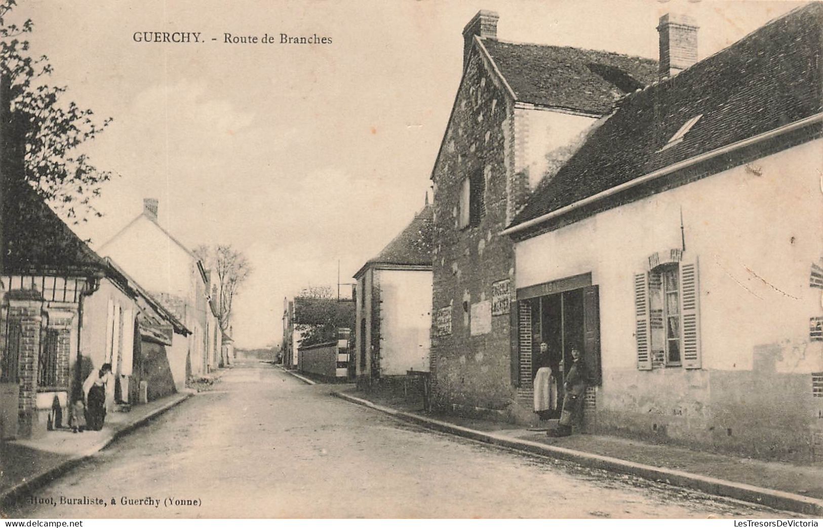 FRANCE - Guerchy - Entrée (côté Ouest) - Carte Postale Ancienne - Autres & Non Classés