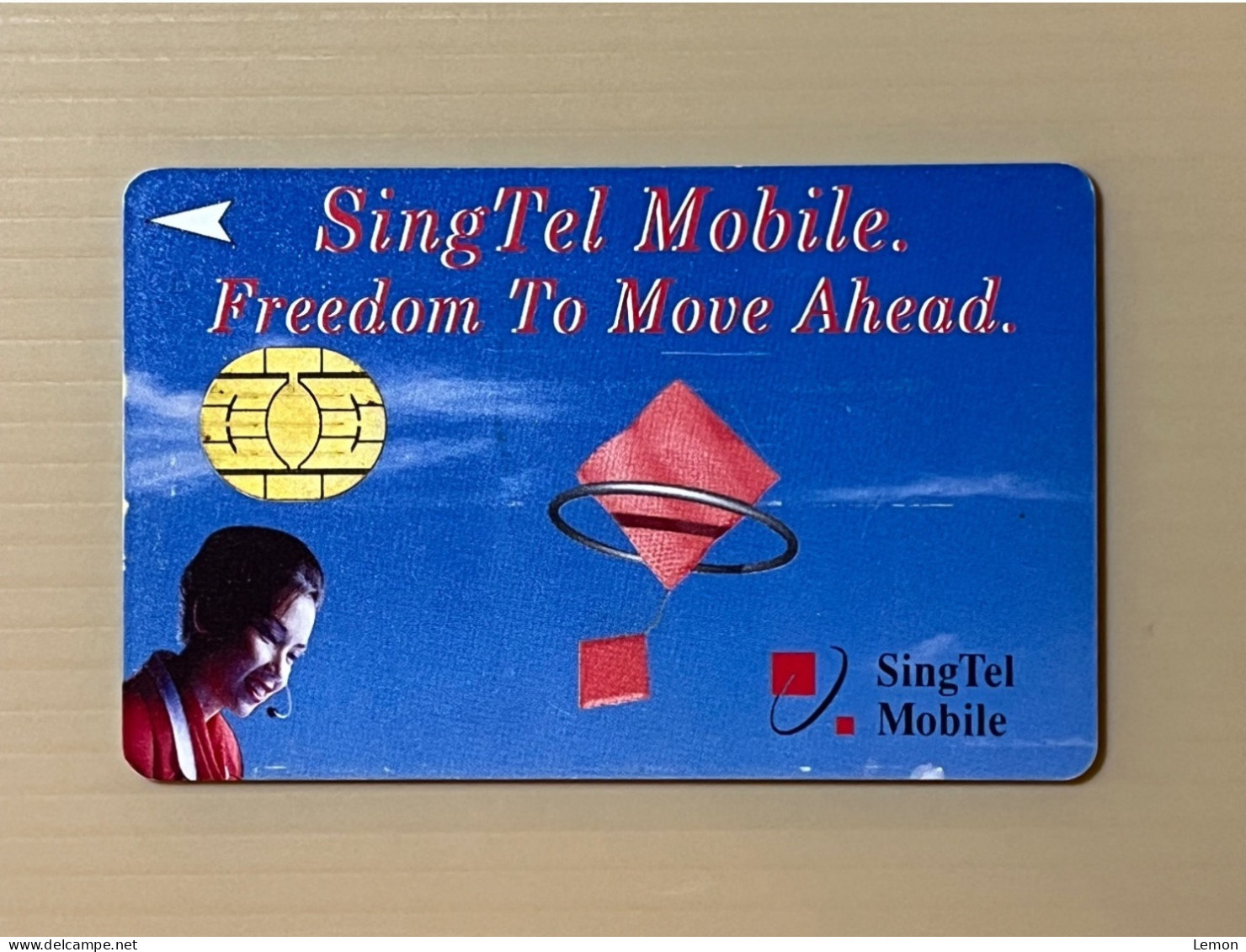 Singapore Telecom Singtel 1st Generation GSM Sim Card Phonecard, Singtel Mobile Freedom To Move Ahead, Used. - Singapour