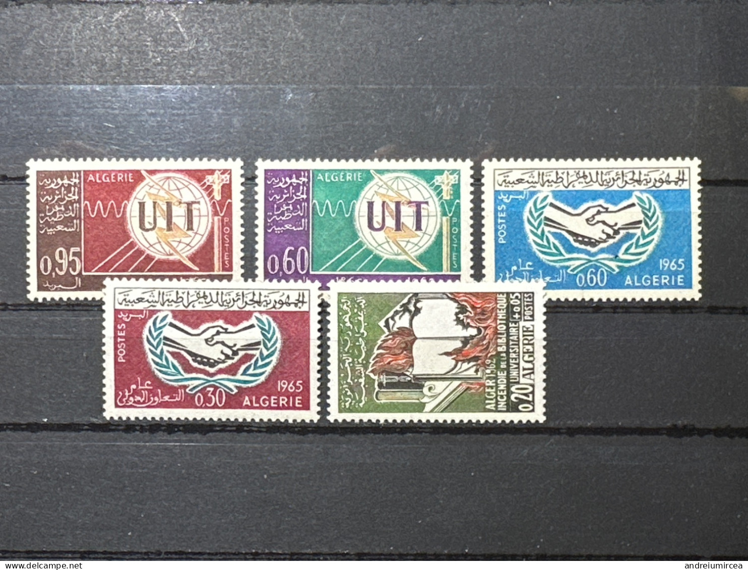 1965. Lot  5 Timbres Algérie. MNH - Autres & Non Classés