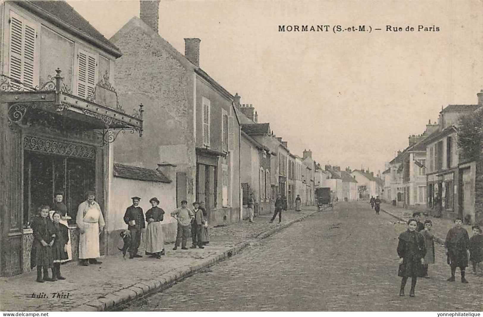 77 - SEINE ET MARNE - MORMANT - Rue De Paris - Animation Devant Boucherie - 10875 - Mormant