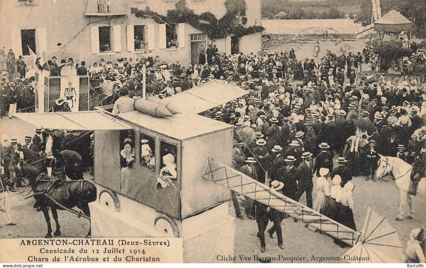 Argenton Chateau * Cavalcade Du 12 Juillet 1914 , Chars De L'aérobus Et Du Charlatan * Villageois - Argenton Chateau