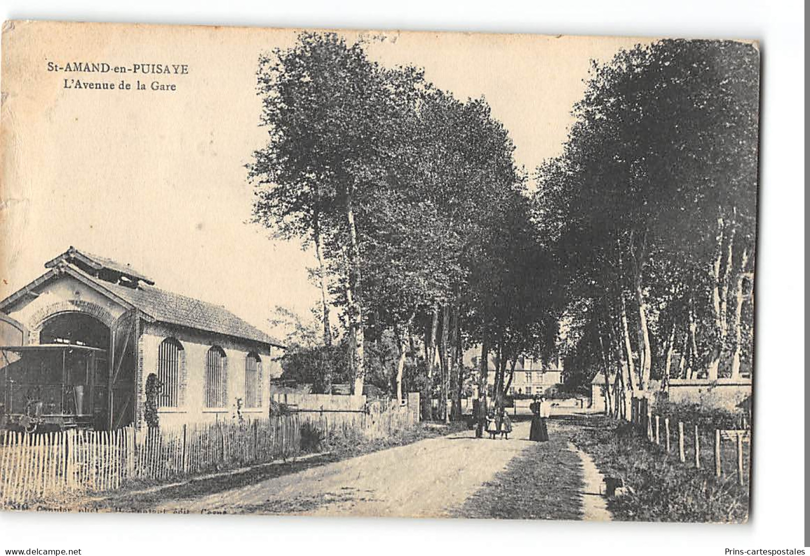 CPA 58 St Saint Amand En Puisaye L'avenue De La Gare - Saint-Amand-en-Puisaye