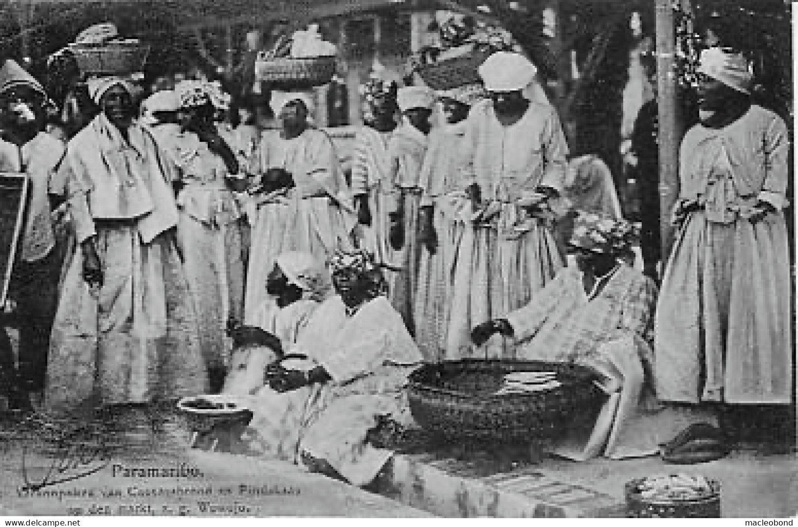 Paramaribo Wowojo Markt. - Verkoopsters Van Cassavebrood En Pindaakas - Suriname