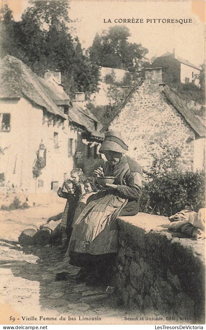FOLKLORE - Vieille Femme Du Bas Limousin - Carte Postale Ancienne - Costumes