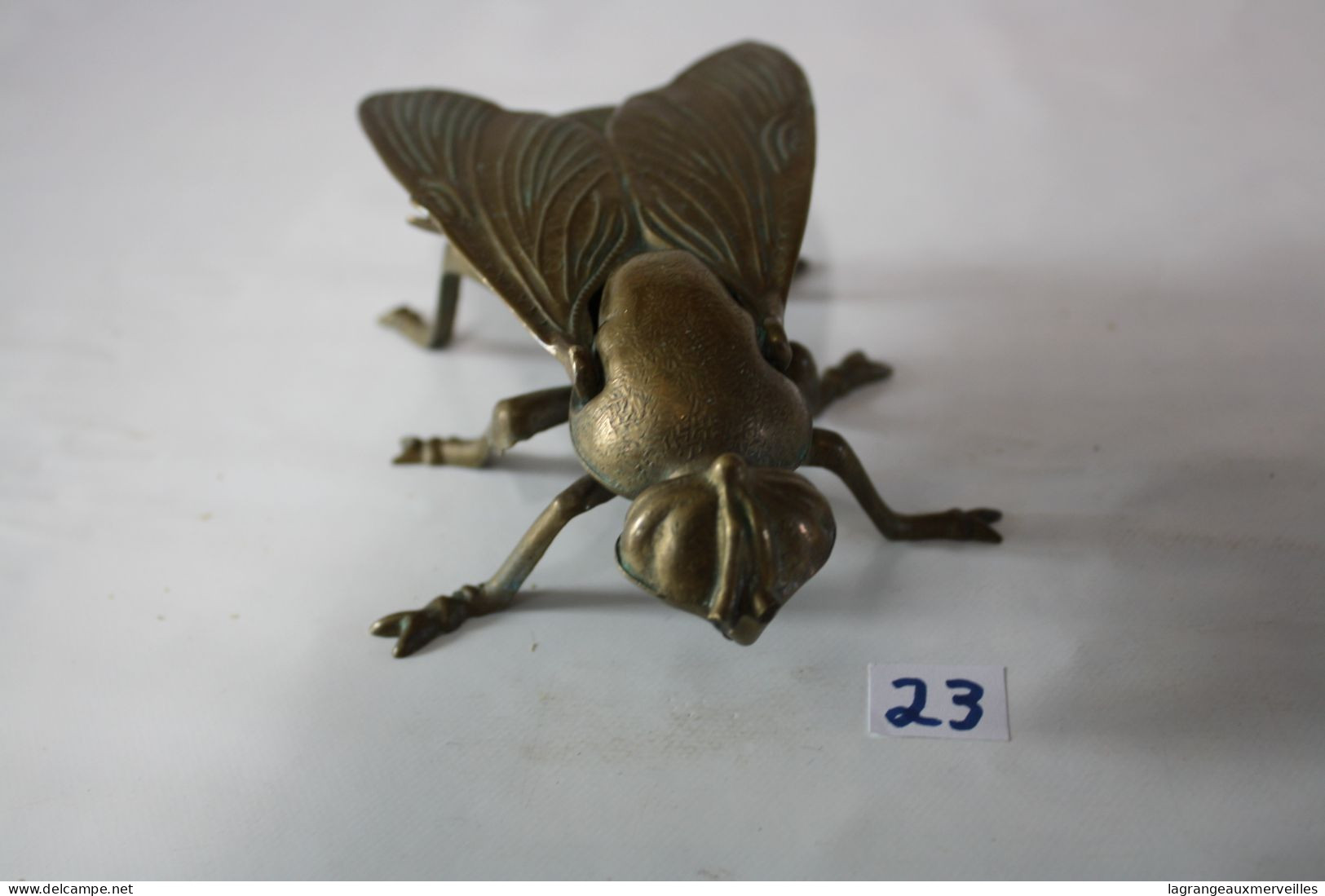 C23 Ancien Cendrier De Table En Métal - Abeille * Rare Collection - Metaal