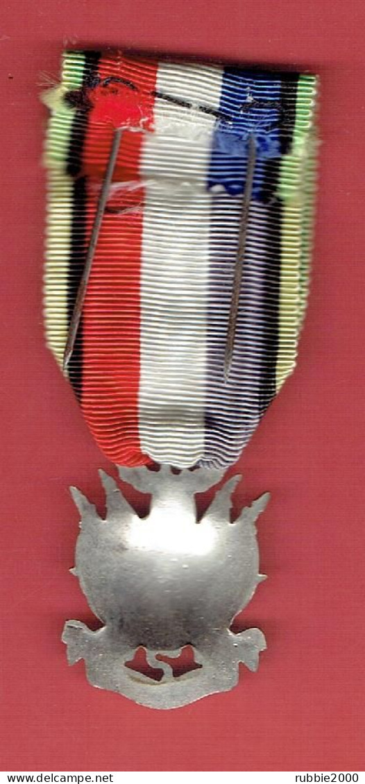 MEDAILLE ARGENTEE DES VETERANS DE LA GUERRE 1870 1871 OUBLIER ... JAMAIS - France