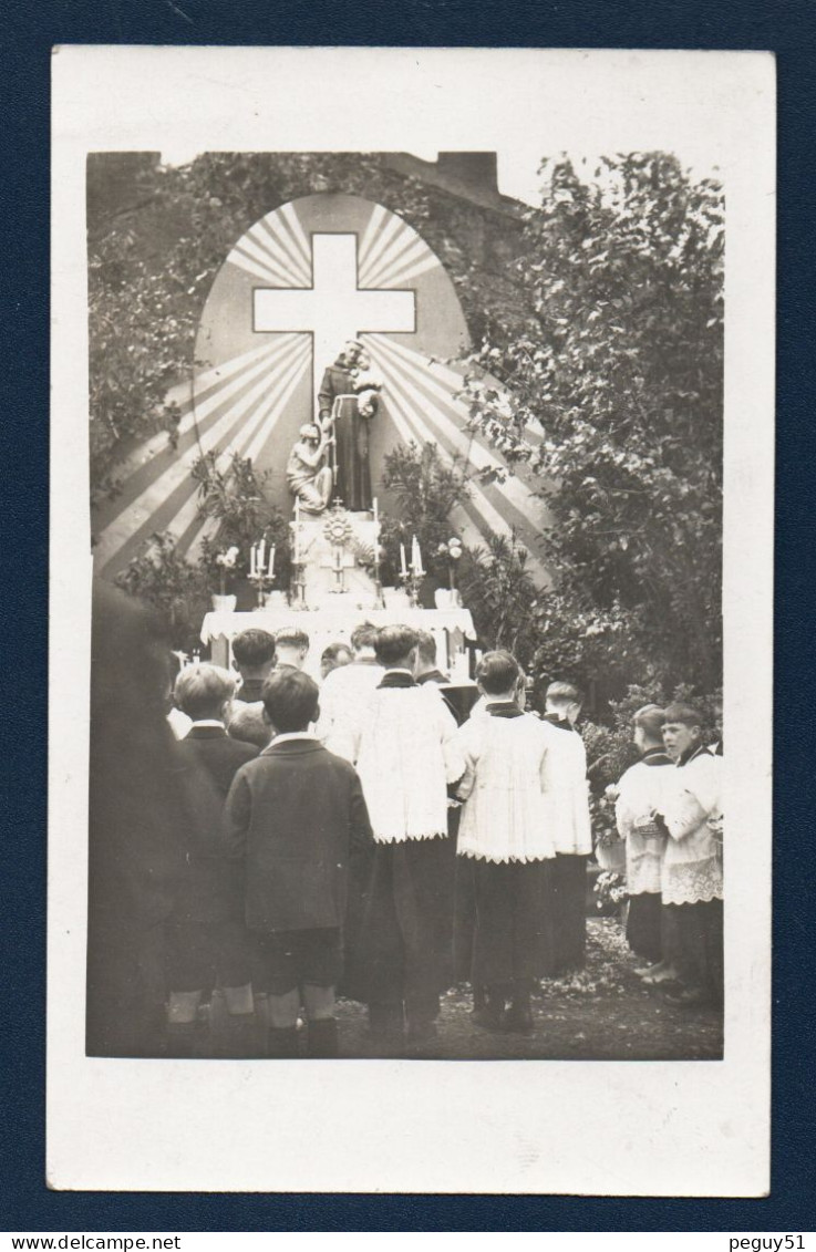 Carte-photo.  Enfants De Coeur. Cérémonie Et Autel à Identifier. - To Identify