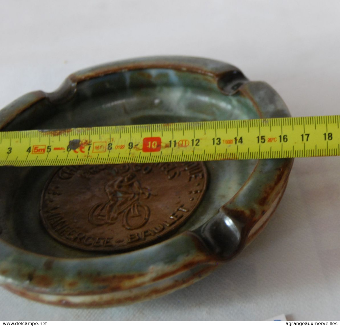 C298 Ancien Cendrier - 1960 - Poterie Dubois - Vélo Wanfercée Baulet - Souvenirs