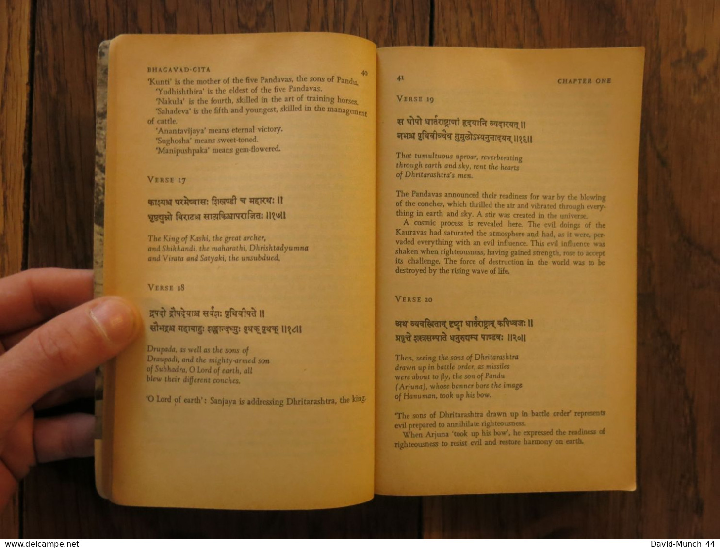 Maharishi Mahesh Yogi on the Bhagavad-Gita, A new translation and Commentary Chapters 1-6. Penguin Books.1975.en anglais