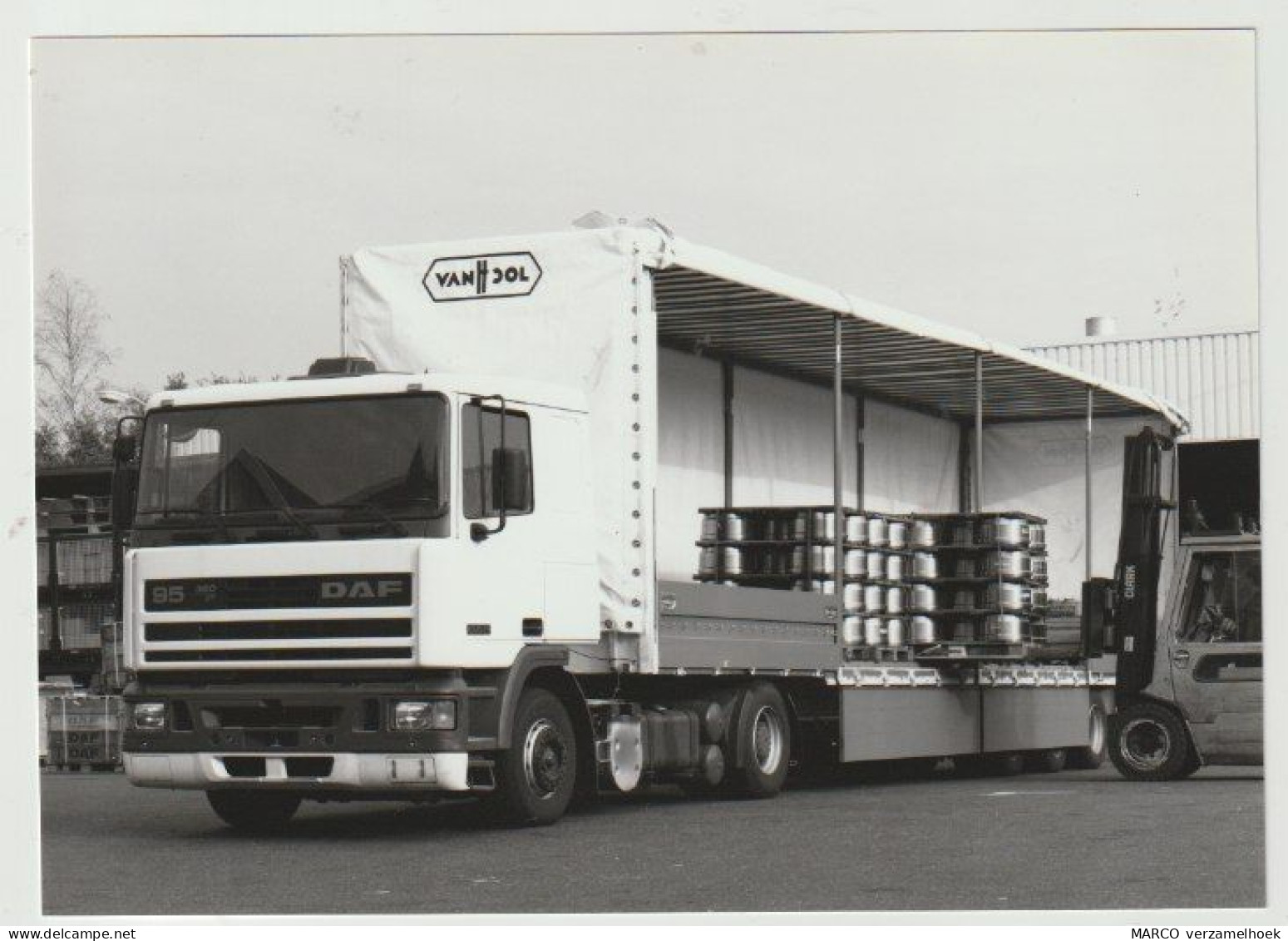 Persfoto: DAF Trucks Eindhoven (NL) DAF 95 360 ATI Van Hool - Camions