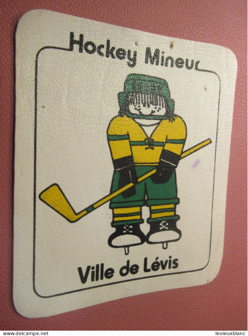 Ecusson Tissu Plastifié Publicitaire/Sport/Hockey Sur Glace/ Pour Mineur / Québec/ Ville De Lévis/ /vers 1980-85  ET622 - Blazoenen (textiel)