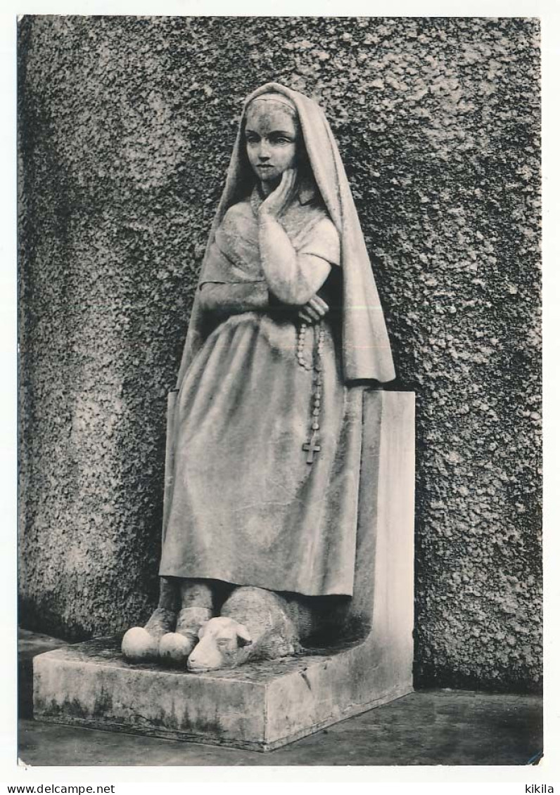 CPSM / CPM 10.5 X 15 Rhône CALUIRE Sainte Bernadette Statue De Hartmann - Caluire Et Cuire