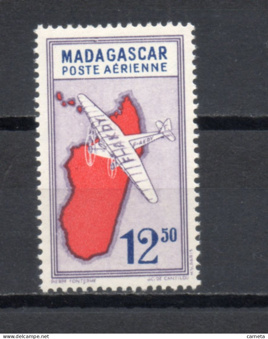 MADAGASCAR  PA  N° 37  NEUF SANS CHARNIERE COTE  1.15€   CARTE DE MADAGASCAR  AVION - Poste Aérienne