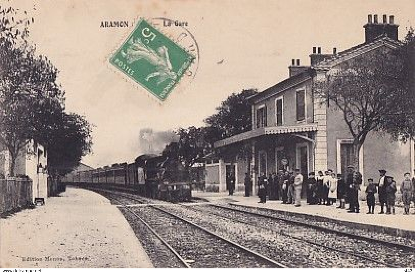 ARAMON              LA GARE. ARRIVEE DU TRAIN - Aramon