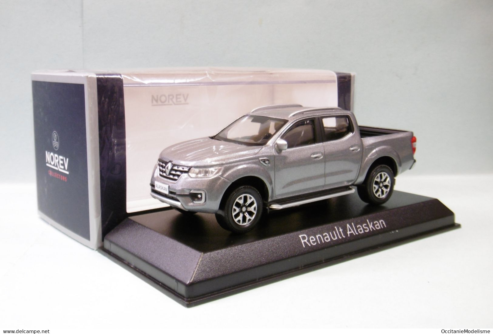 Norev - RENAULT ALASKAN Pick-up 2017 Gris Foncé Réf. 518397 BO 1/43 - Norev