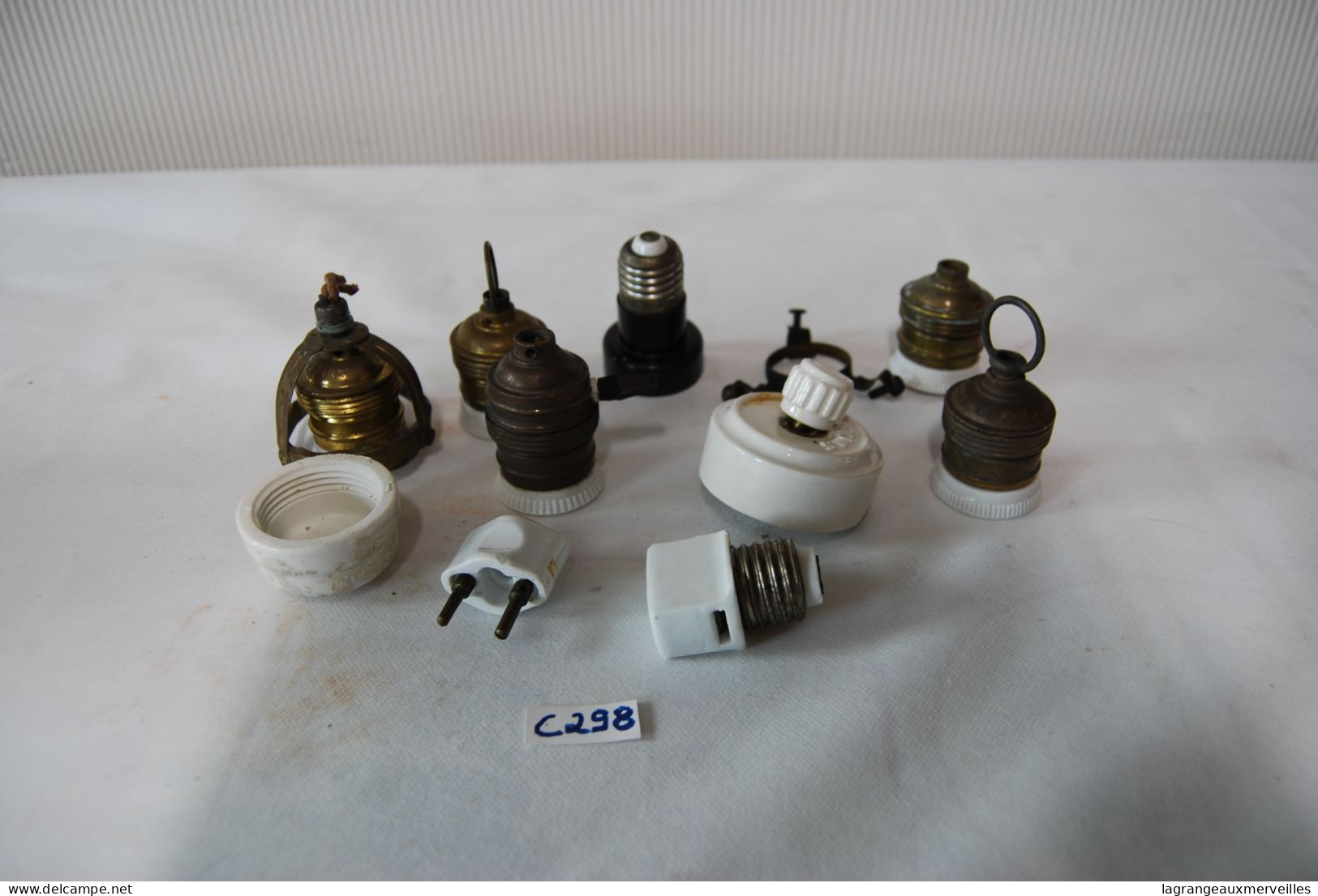 C298 Ancien Lot De Pièces - Luminaire - Céramique - Prise - Lámparas Y Arañas