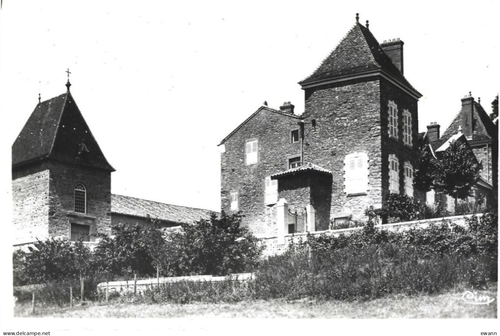 Carte Postale - Juliénas - Le Château Qui Est Remarquable. On Y Voit Une Cuve D'une Contenance Extraordinaire - Julienas