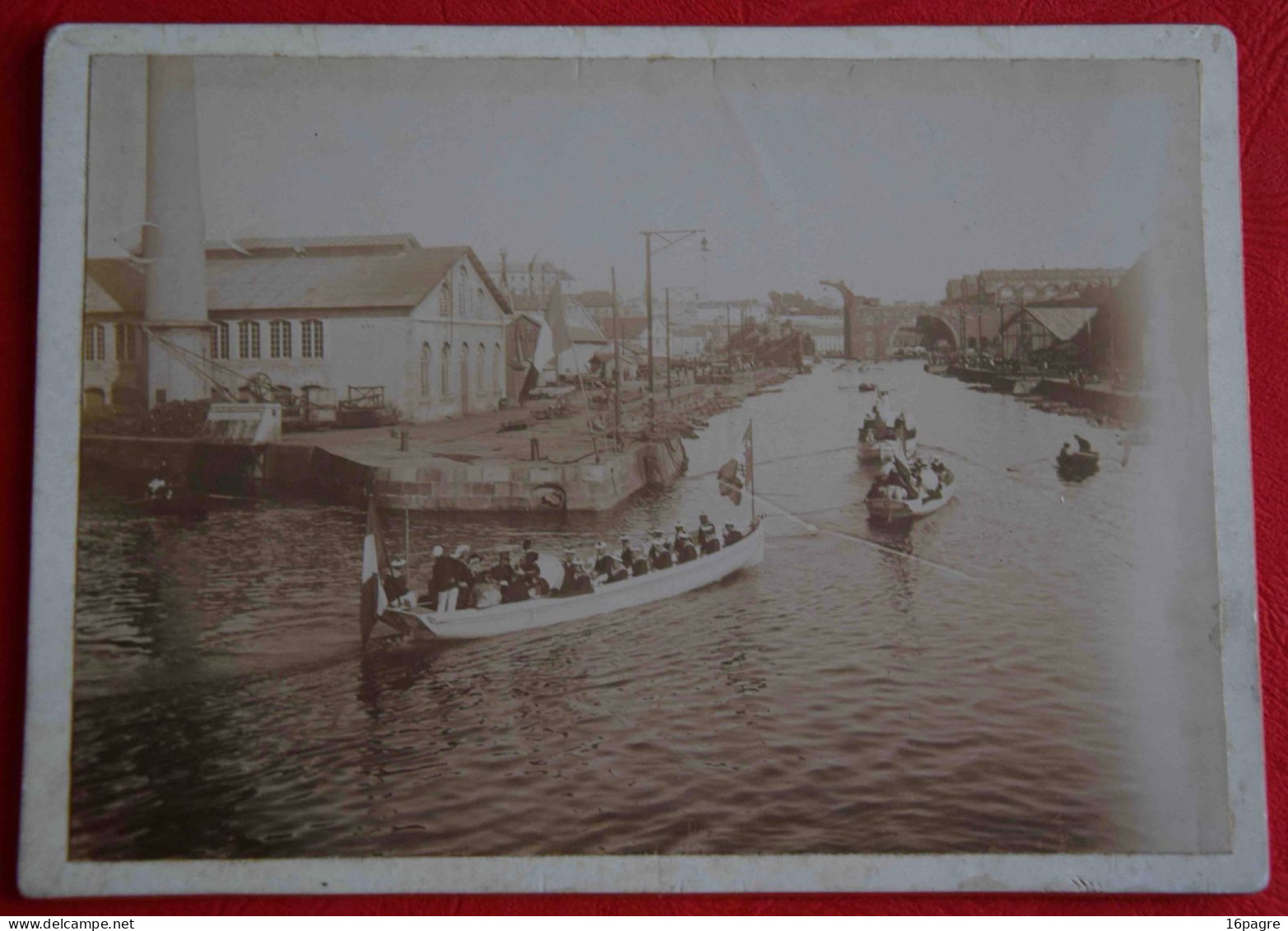 BELLE PHOTO ALBUMINÉE SUR CARTON FORT, CHALOUPES MARINE NATIONALE. BREST, ROYALE, FINISTÈRE. VERS 1890 - Bateaux