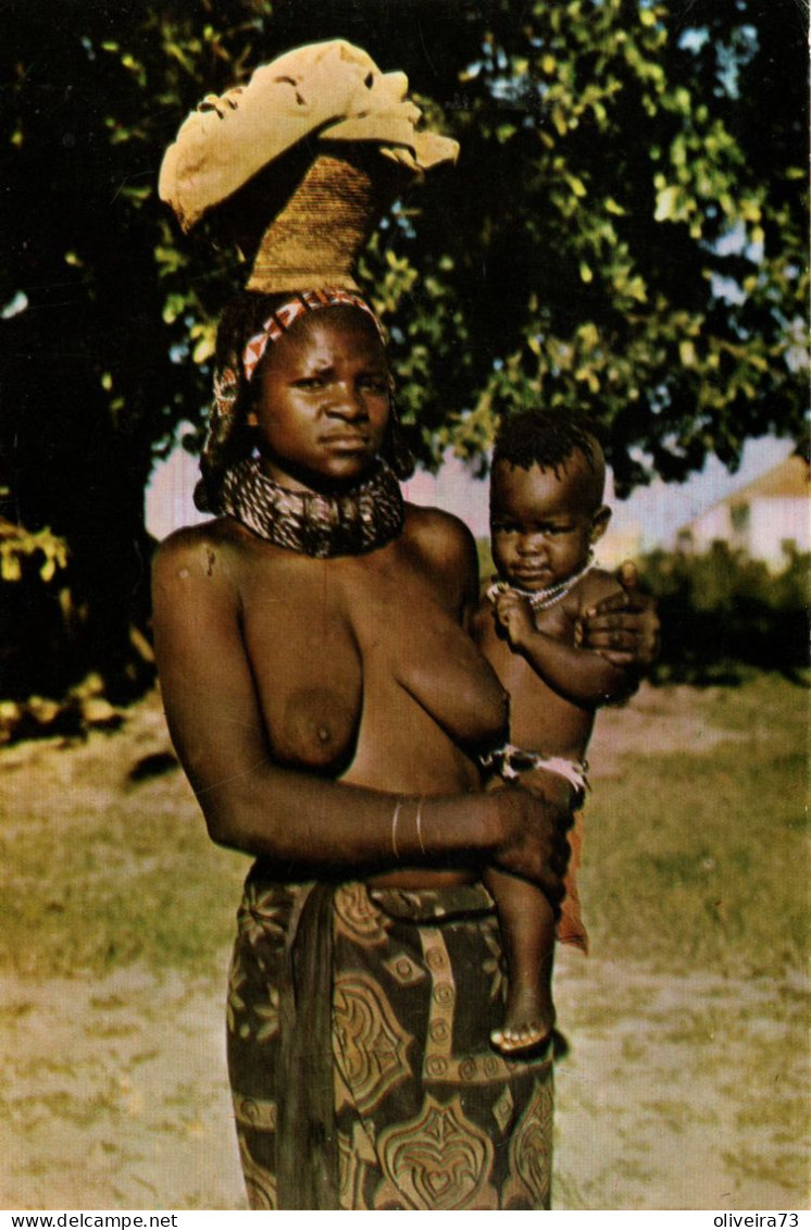 ANGOLA - Mulher Mumuila - Angola