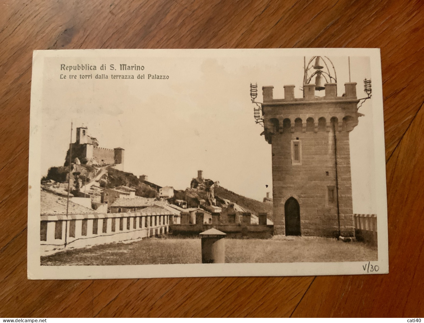 SAN MARINO 20 C. Su Cartolina LE TRE TORRI DALLA TERRAZZA DELPALAZZO PER MONTE S.PIETRO IL 23/8/25 - Briefe U. Dokumente