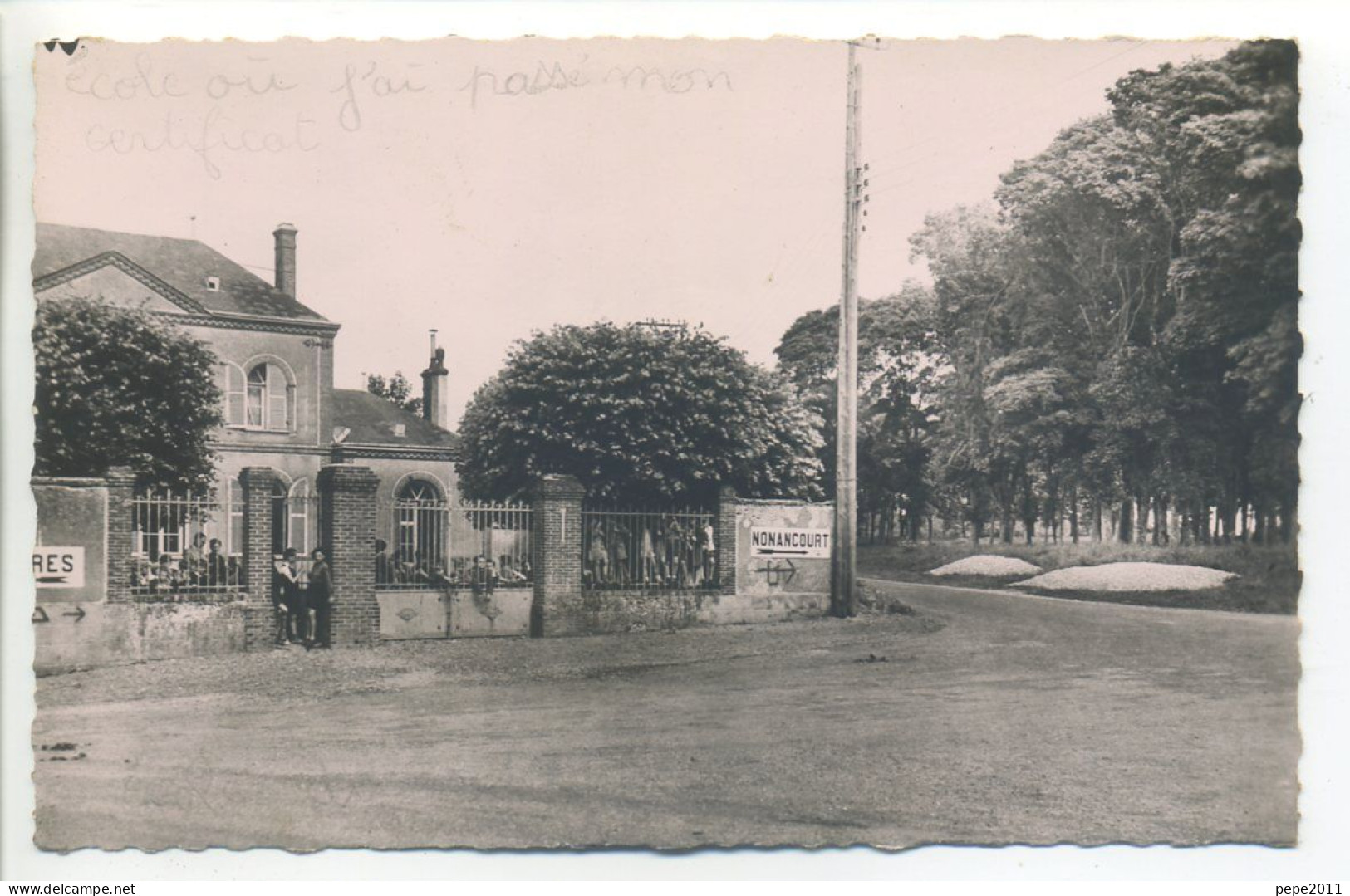 CPA (28 Eure Et Loir) - BREZOLLES - Ecole De Garçons Et La Friche - Animation (Elèves) - Châteauneuf