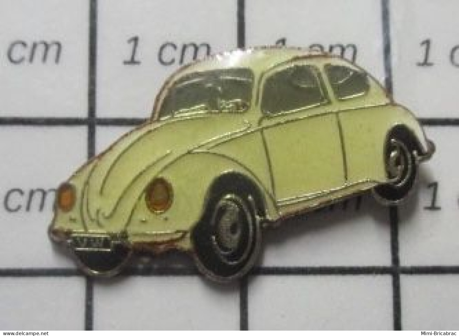 510A Pin's Pins / Beau Et Rare / AUTOMOBILES / VW VOLKSWAGEN COCCINELLE BLANCHE / CREME - Volkswagen