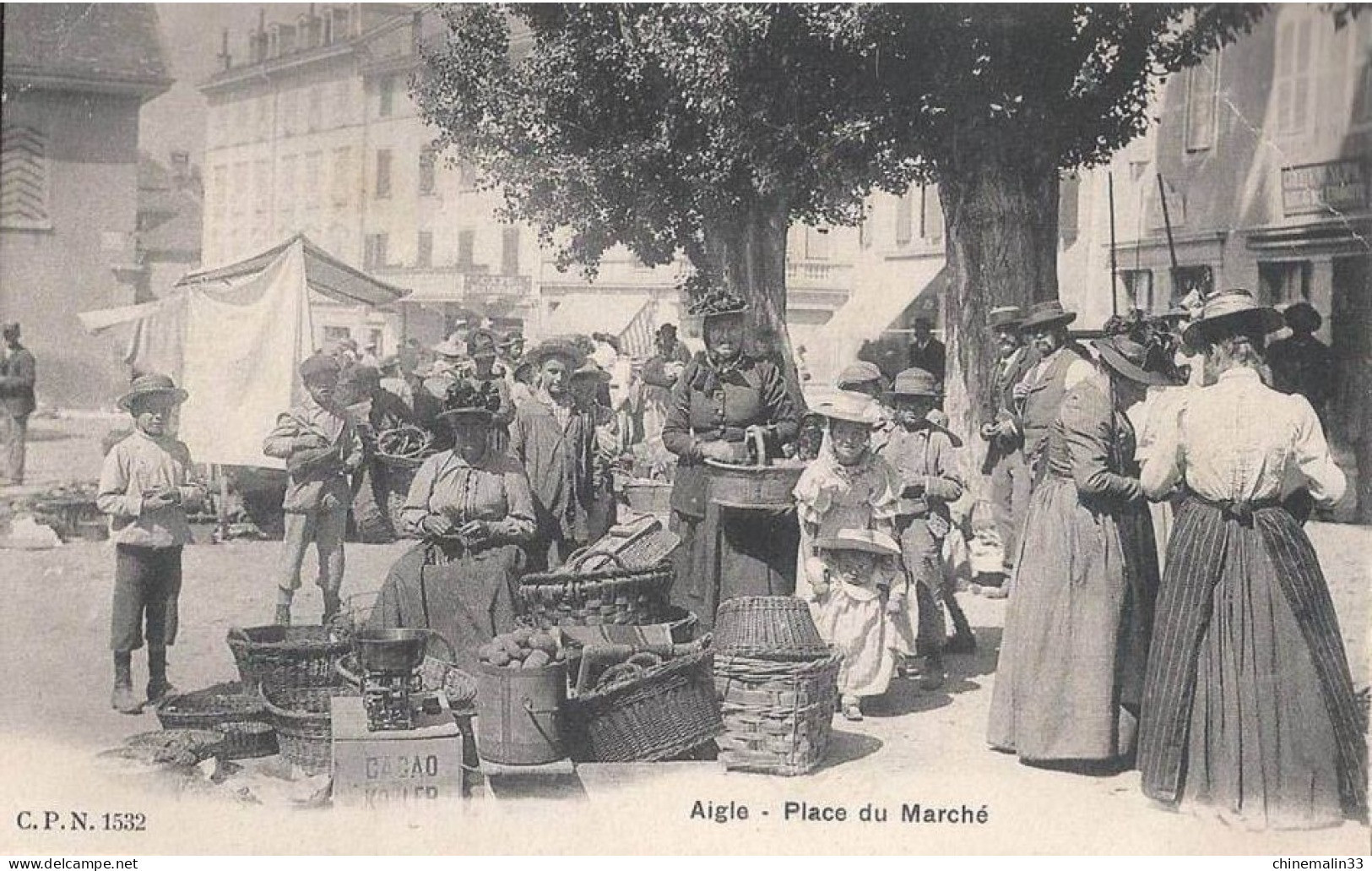 SUISSE AIGLE PLACE DU MARCHÉ TRES BELLE  ANIMATION REIMPRESSION DE CARTE ANCIENNE COLLECTION E.B. 1970 - Aigle