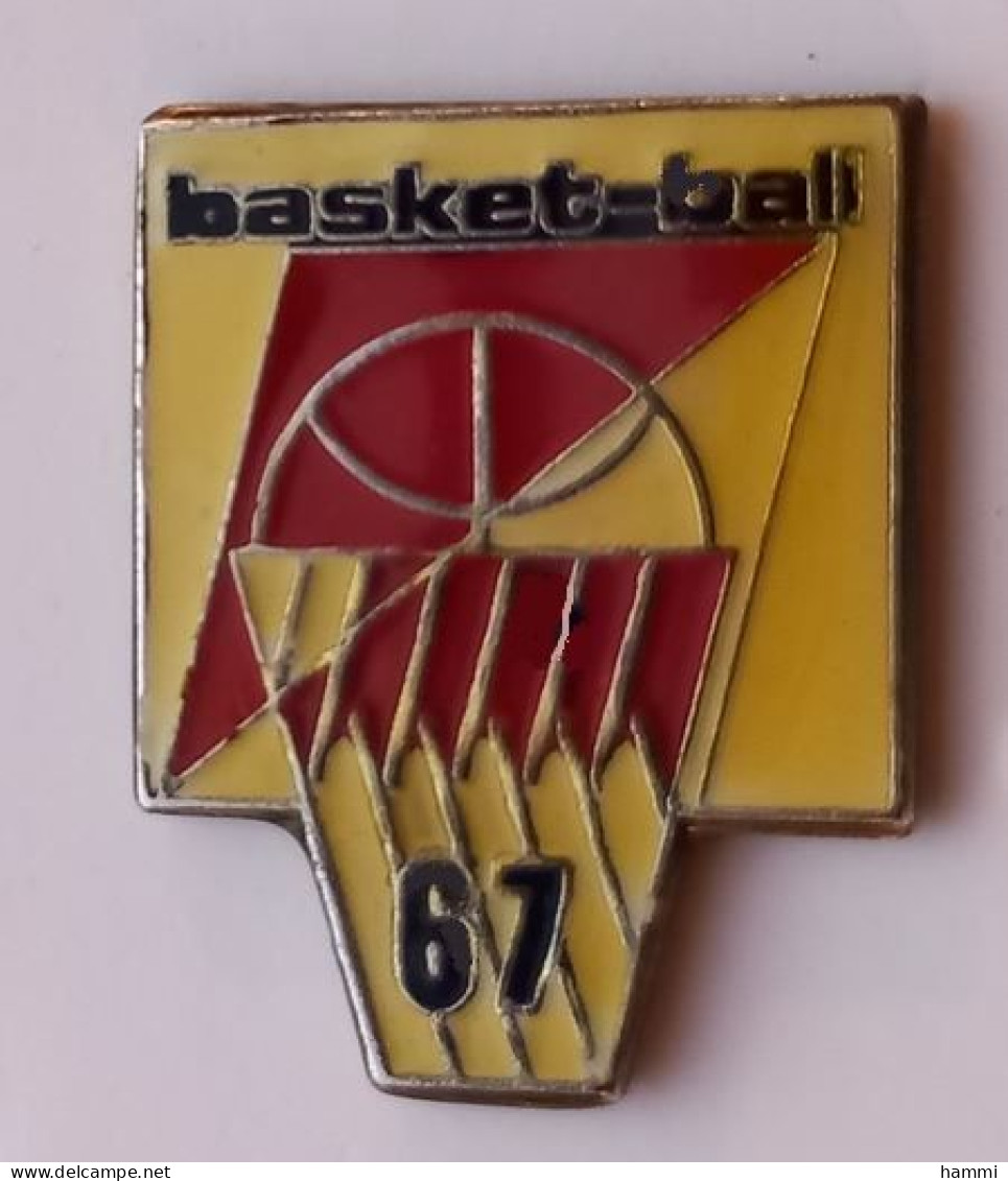 A137 Pin's Basket Ball BASKET 67 ALSACE  Achat Immédiat Immédiat - Basketball