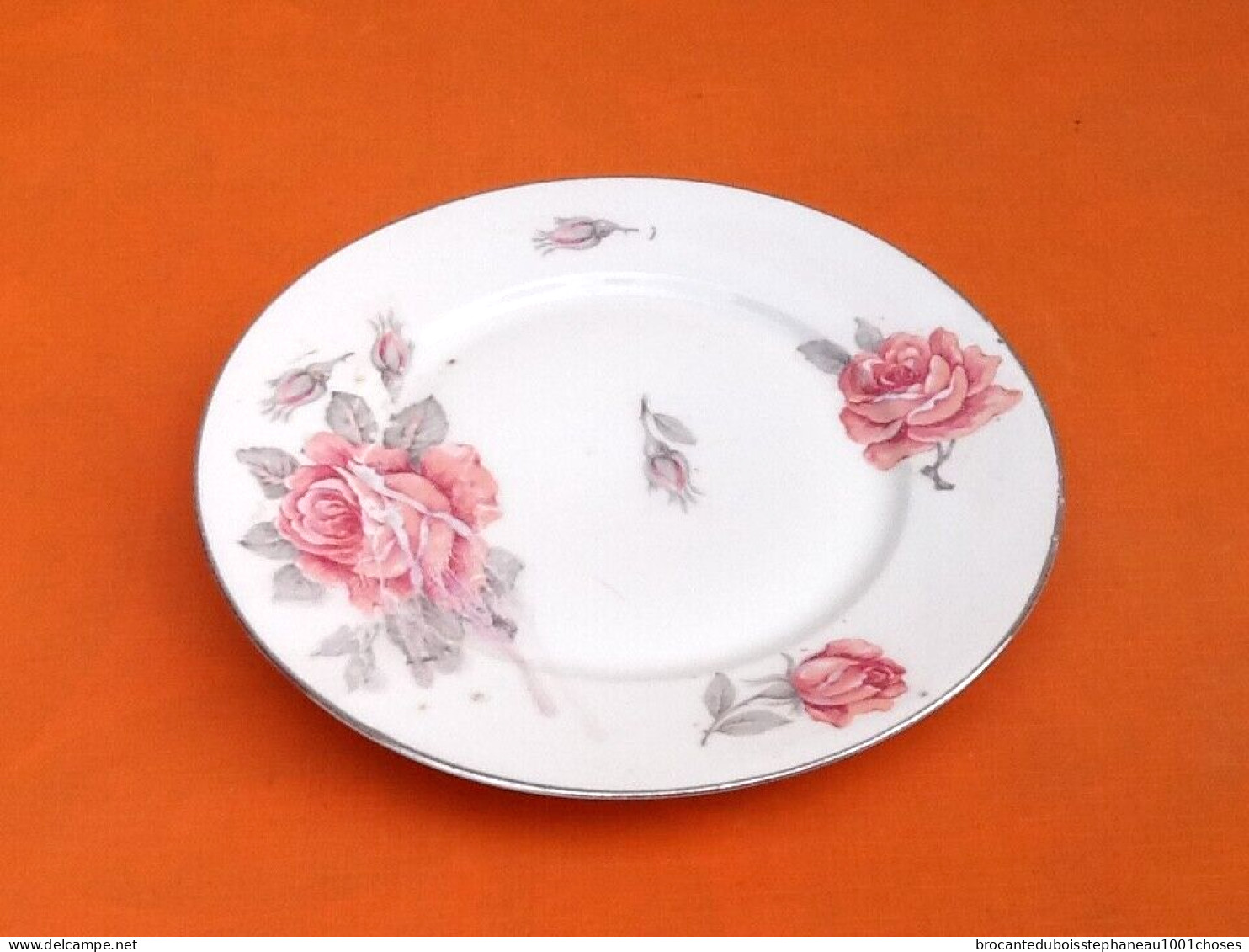 3 Assiettes Plates  Porcelaine Blanche à Décor De Roses - Piatti