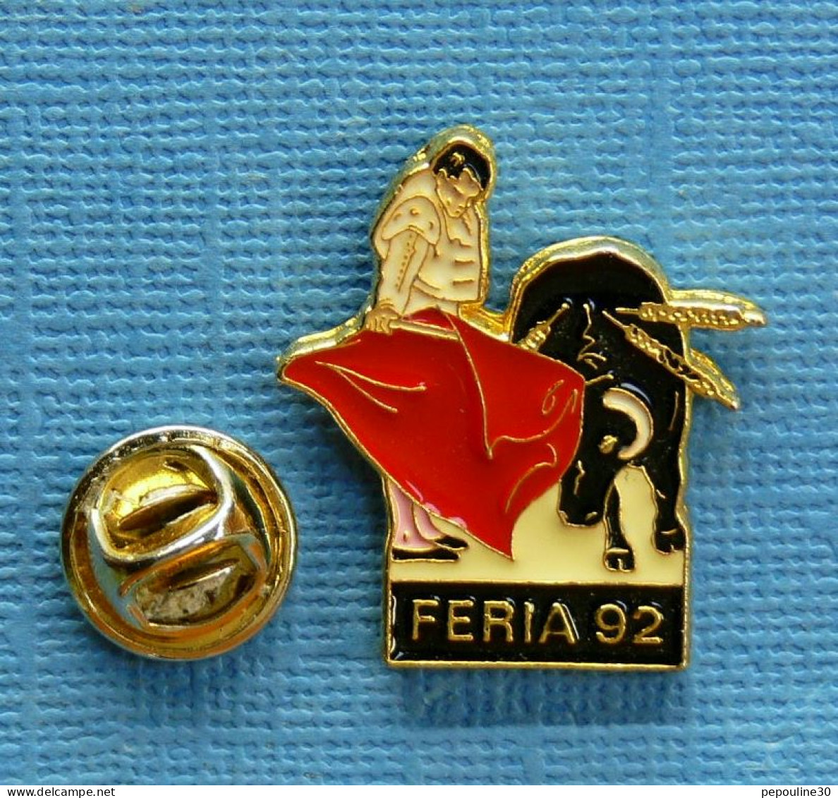 1 PIN'S /  ** FÉRIA '92 ** . (Barillet) - Tauromachie - Corrida