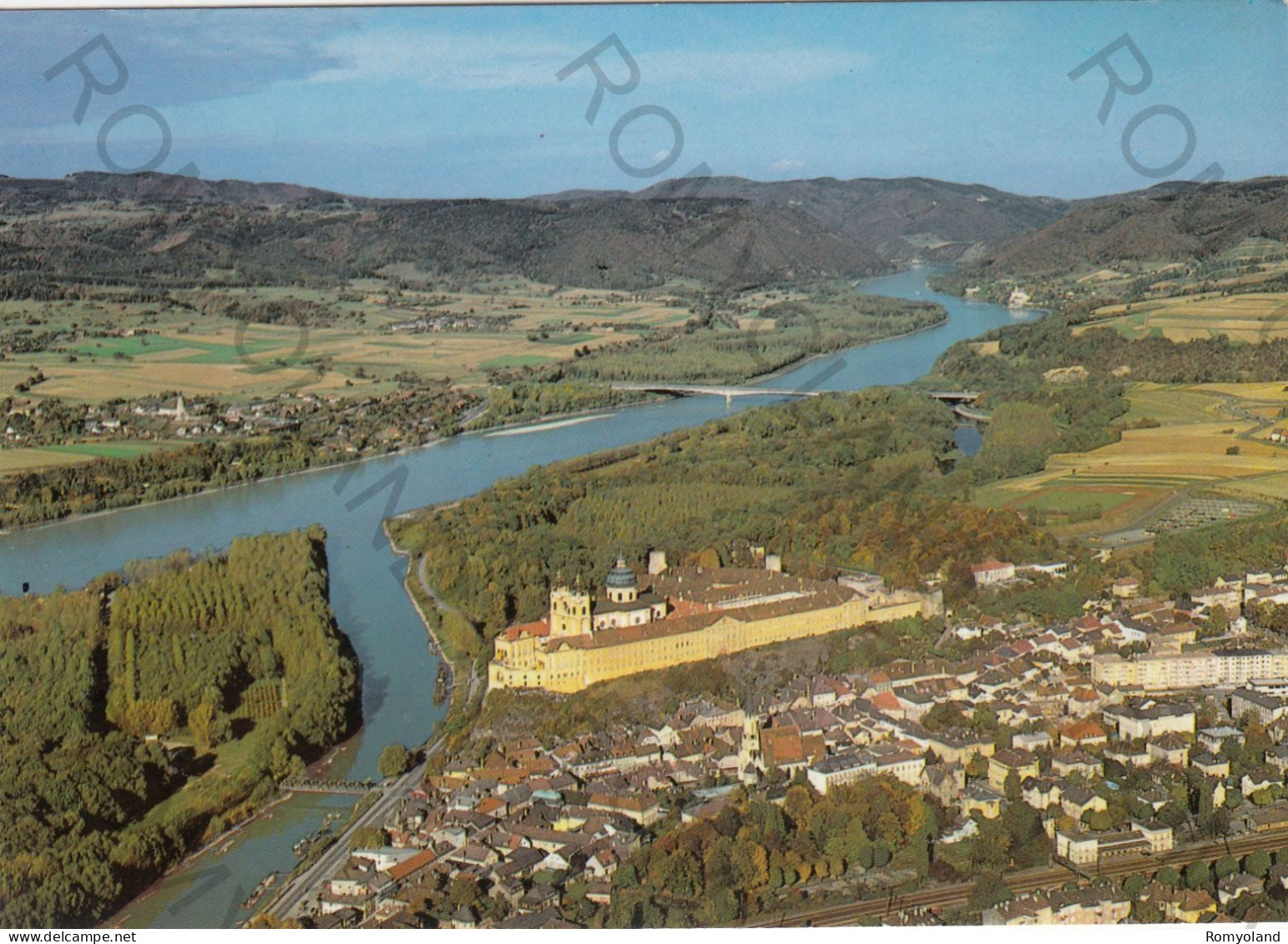 CARTOLINA  MELK,BASSE AUSTRIA,AUSTRIA-STIFT MELK V. SW (FLUGAUFNAHME) IM HINTERGRUND:EINGANG DER WACHAU-NON VIAGGIATA - Melk