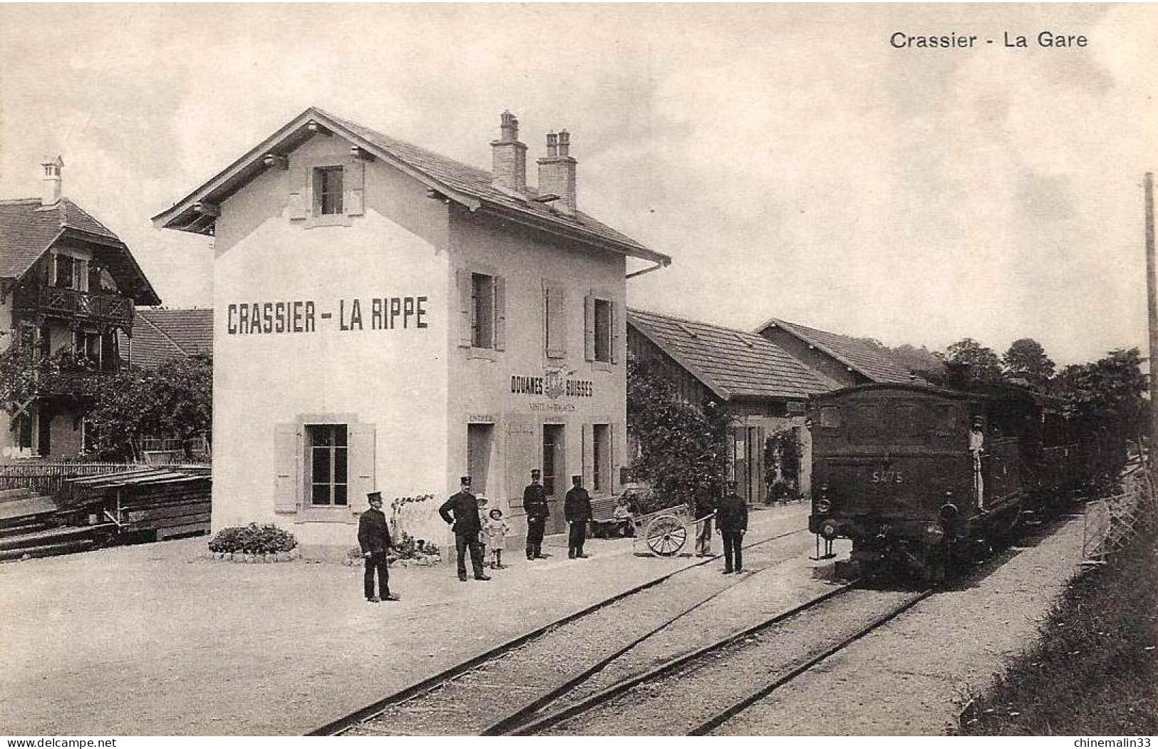 SUISSE CRASSIER LA GARE TRÈS BELLE ANIMATION  REIMPRESSION DE CARTE ANCIENNE COLLECTION E.B. 1970 - Crassier