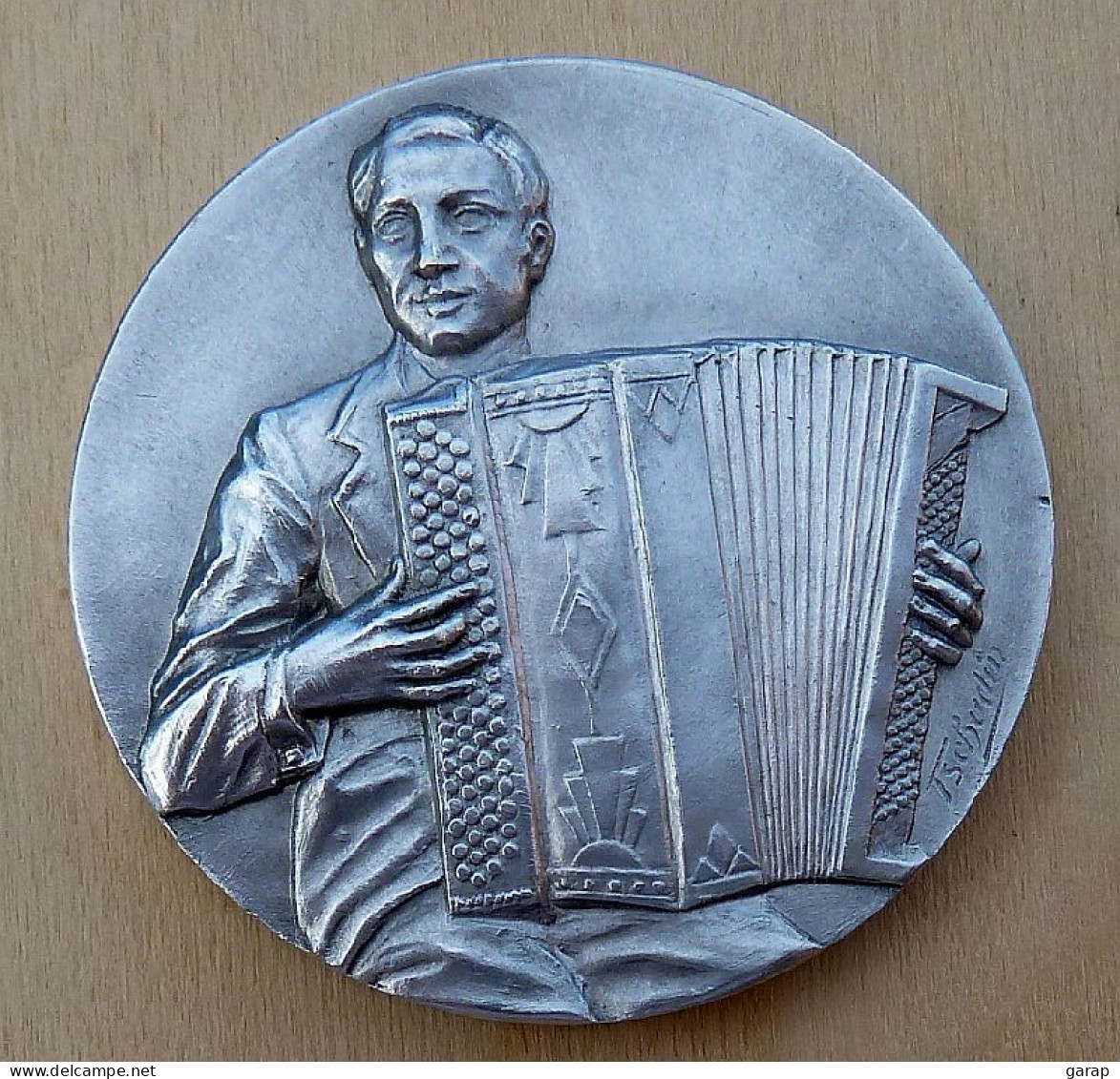 D3-831 Médaille Bronze Argenté (poinçon) Signée Schudin De 40mm De Diamètre,poids=34,30g - Musical Instruments