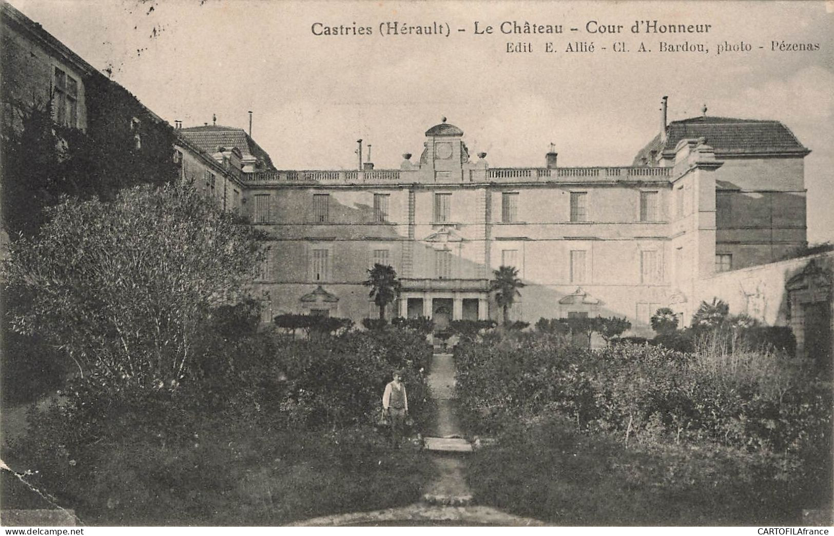 CASTRIES Le Chateau Cour D'Honneur - Castries