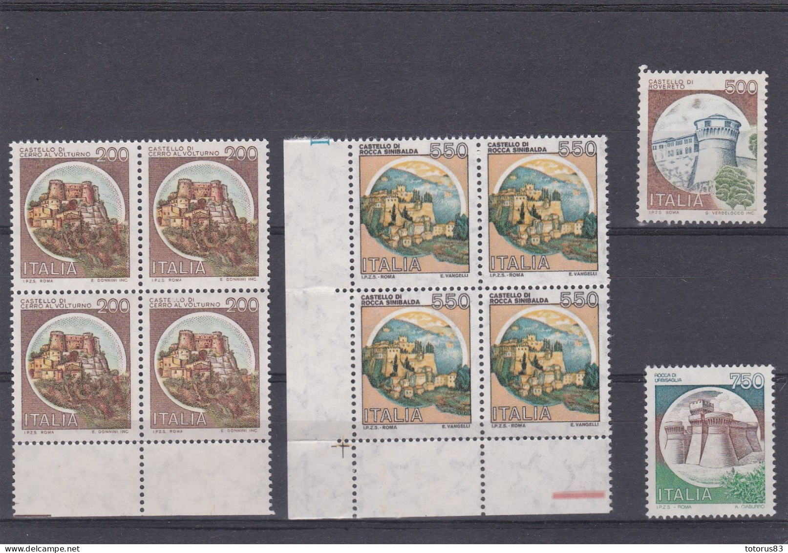 Timbre Italie Castello Les 10** - Collections