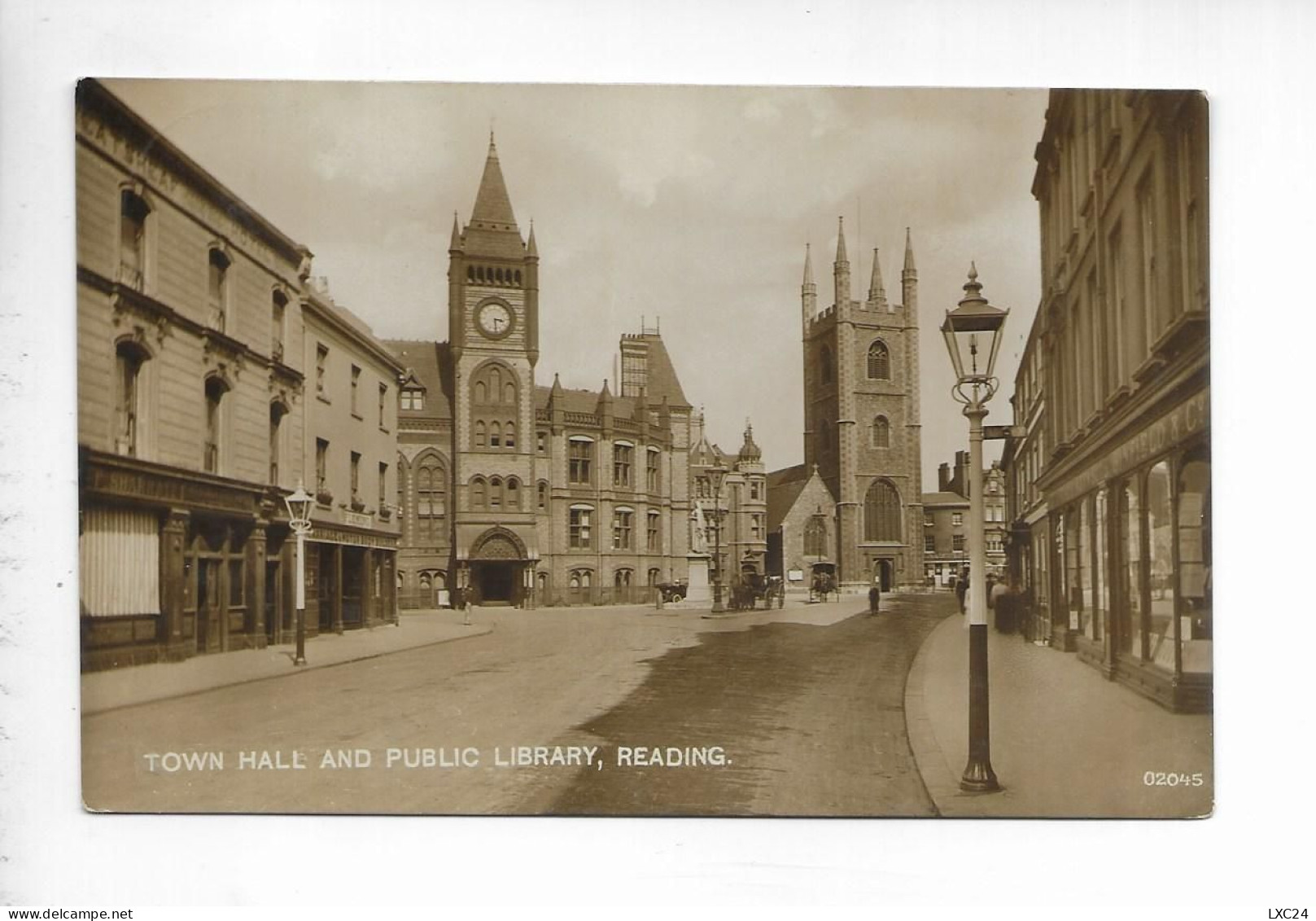 TOWN HALL AND PUBLIC LIBRARY. READING. - Reading