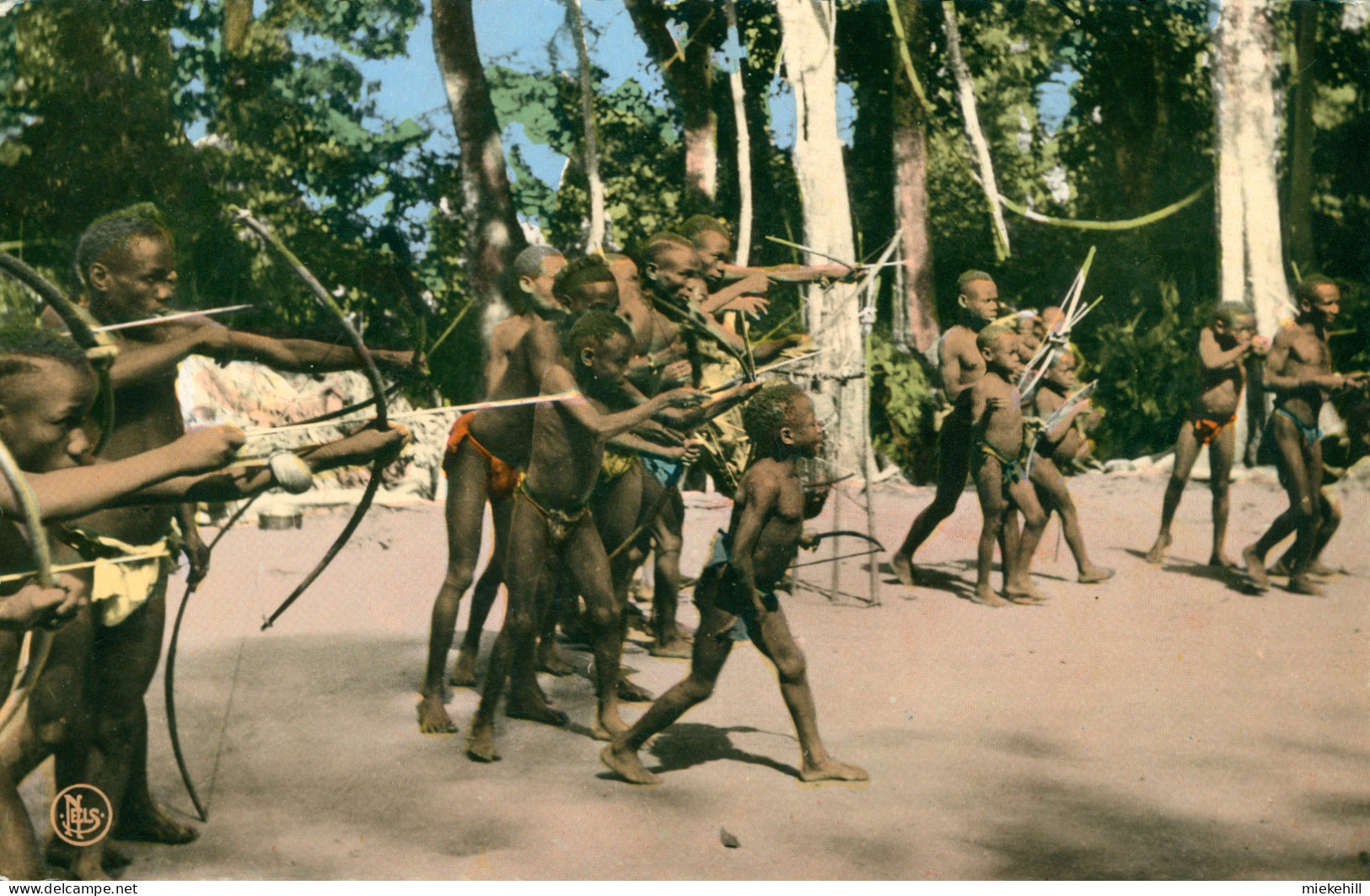 TIR A L'ARC -BURUNDI-JEuNES CHASSEURS - Bogenschiessen