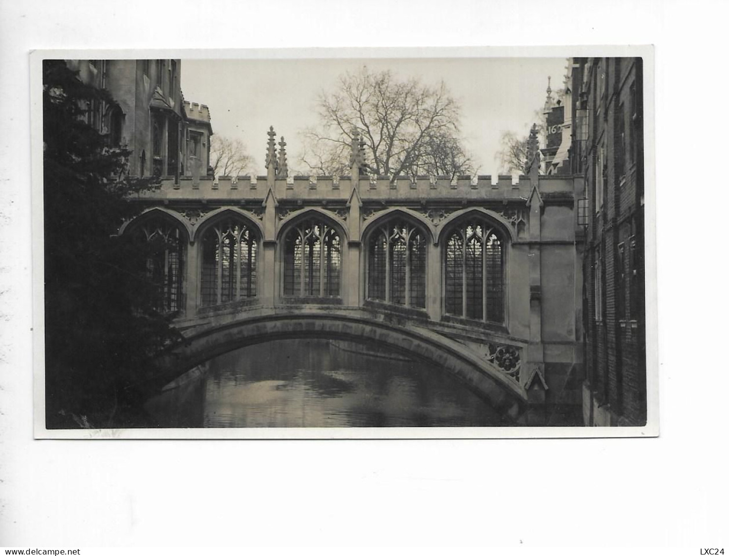 CAMBRIDGE. BRIDGE AT ST. JOHNS. / PHOTO POSTCARD. - Cambridge
